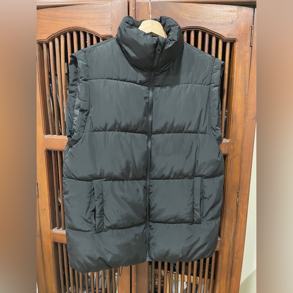 Black puffer vest